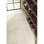 loftkonyha vilagos bezs beton hatasu minimal modern retifikalt elcsiszolt greslap padlolap jarolap fagyallo burkolat csempe nappali furdo.jpg
